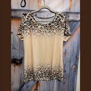 Flowing, silky blouse! Light and Comfy! NEW